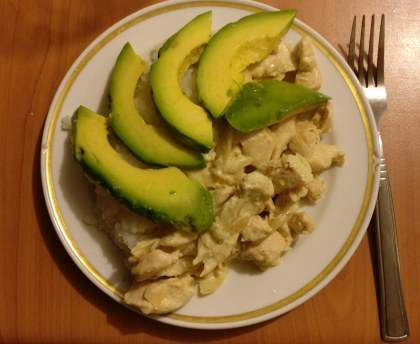 Poulet, amandes et avocat