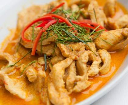 Poulet au curry et noix de coco 