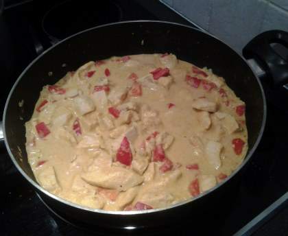 Poulet au poivron rouge et lait de coco