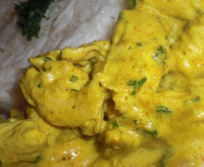Poulet au riz et à la crème de curry