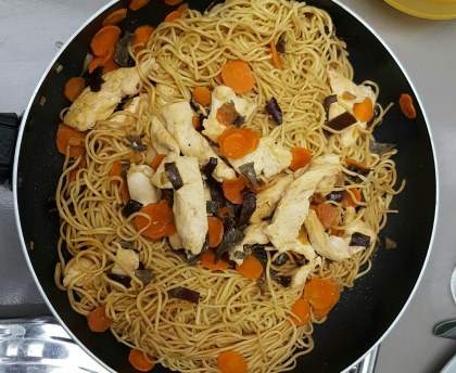 Poulet aux champignons noirs rapide