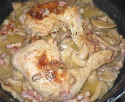 Poulet aux lardons et aux champignons