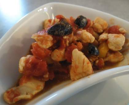 poulet aux olives noires et poivrons