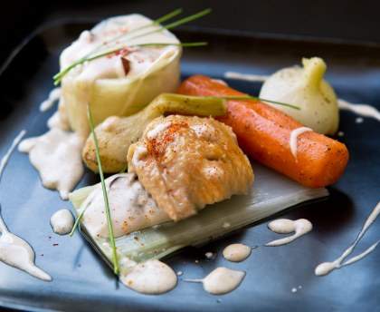 Poulet en médaillon au riz, noix de coco, amandes et dashi