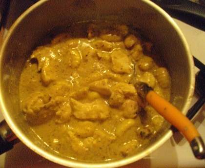 Poulet et gnocchi au pesto et à la crème