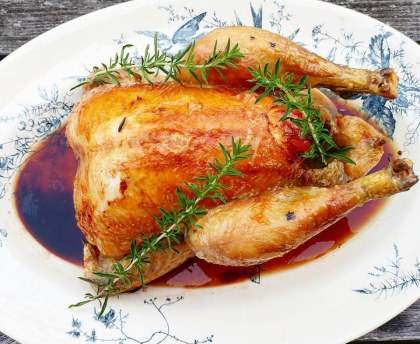Poulet rôti au thym et à l'ail sauce vin rouge