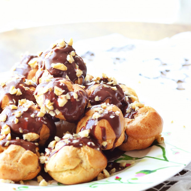 Profiteroles à la crème pâtissière et au chocolat