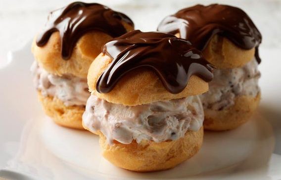 Profiteroles à la vanille