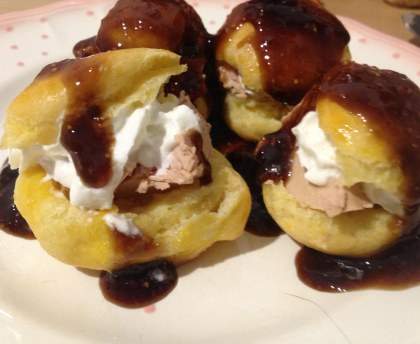 Profiteroles au foie gras sauce figue balsamique
