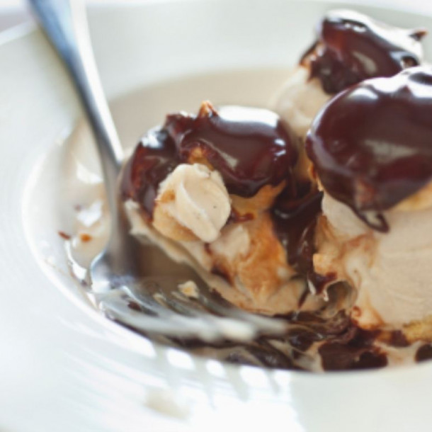Profiteroles tout praliné