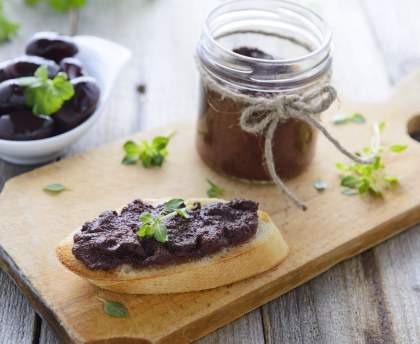 Purée  aux olives noires