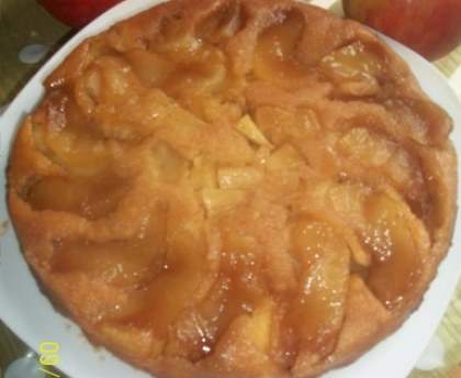 Quatre-quart caramélisé aux pommes 