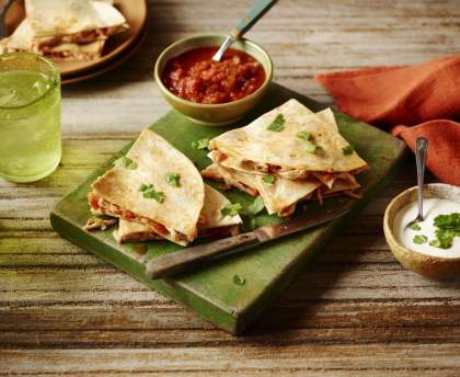 Quesadillas sans gluten au poulet, poivrons et oignons
