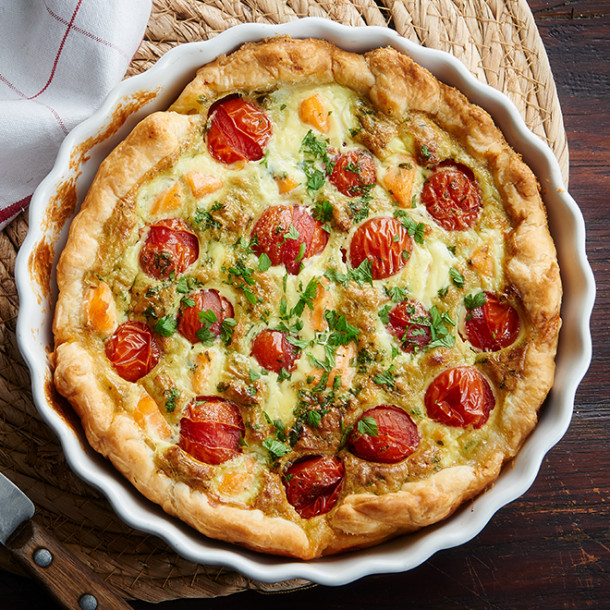 Quiche au saumon, tomate et wasabi