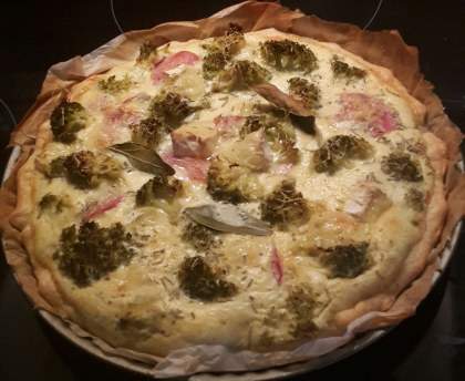 Quiche aux brocolis, chèvre et roquefort