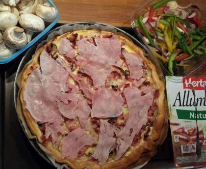 Quiche aux poivrons, champignons, lardons et jambon