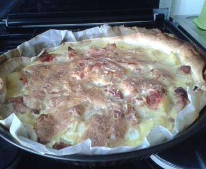 Quiche de pommes de terre, tomate et lardons