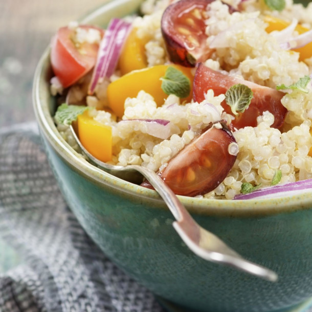 Quinoa aux courgettes, tomates et basilic
