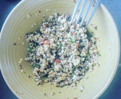 Quinoa en salade au poivron et ciboulette