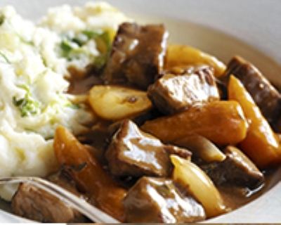 Ragoût de boeuf aux carottes et purée aux herbes