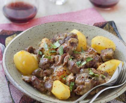 Ragoût de mouton aux pommes de terre et à l'ail
