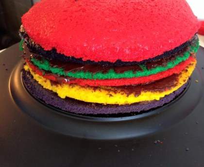 Rainbow cake (gâteau arc en ciel) fourré au chocolat