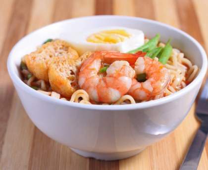 Ramen (nouilles japonaises) sautées aux crevettes