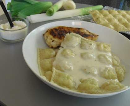 Ravioles à la fondue de poireaux et sauce parmesan