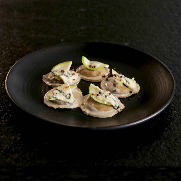 Ravioles de blé noir à la crème de Saint Agur et pommes Granny Smith