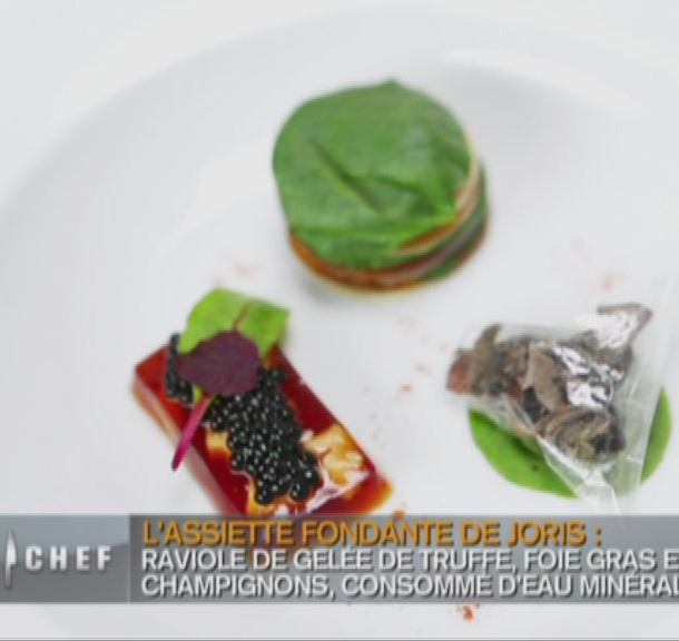 Ravioles transparentes aux champignons, consommé de volaille