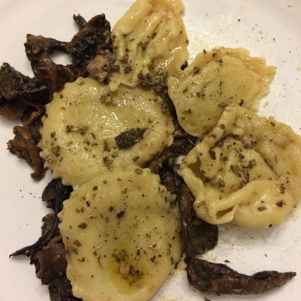 Ravioli au foie gras sur son lit de champignons