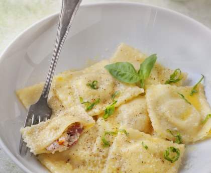 Ravioli aux tomates séchées, ricotta et jambon italien
