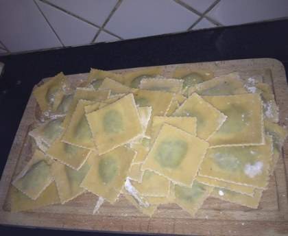 Raviolis épinard-chèvre, sauce parmesan