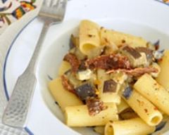Rigatoni aux aubergines et tomates sechées
