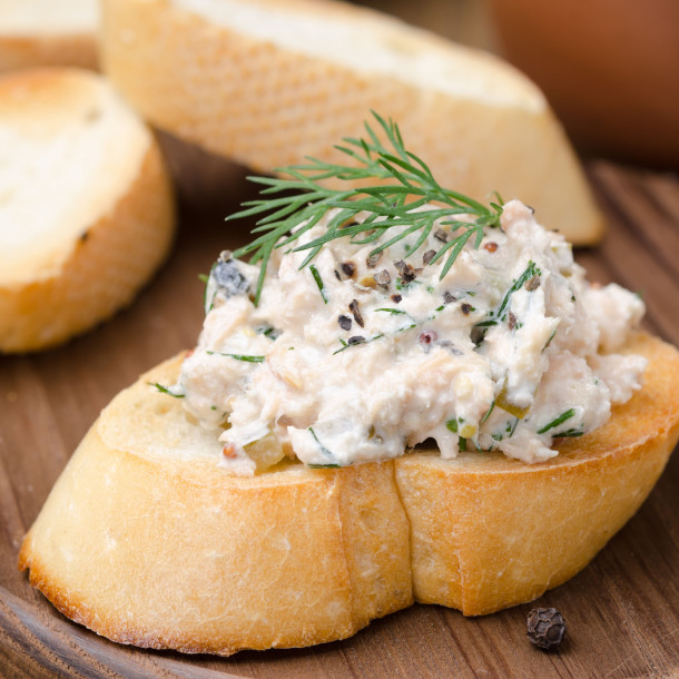 Rillette de maquereau aux herbes sur toast