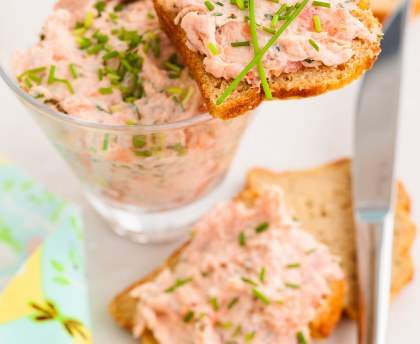 Rillettes de saumon et crème fraiche