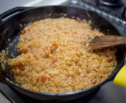 Riz à la tomate et aux oignons