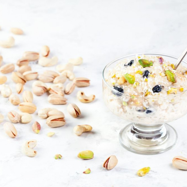 Riz au lait pistaches et raisins secs en verrines