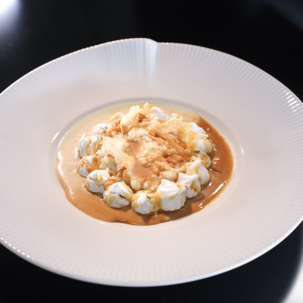 Riz au lait ribot et fleur d’oranger, siphon de brebis au foin et caramel de lait
