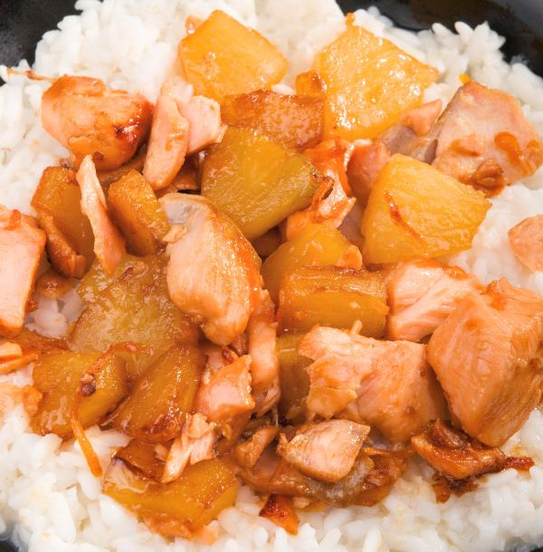 Riz au poulet, ananas et coco