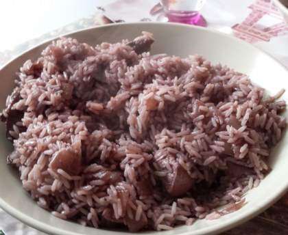 Riz au vin rouge et au poulet