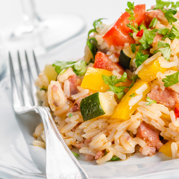 Riz aux courgettes et lardons au four