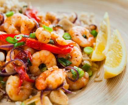 Riz aux crevettes et oignons