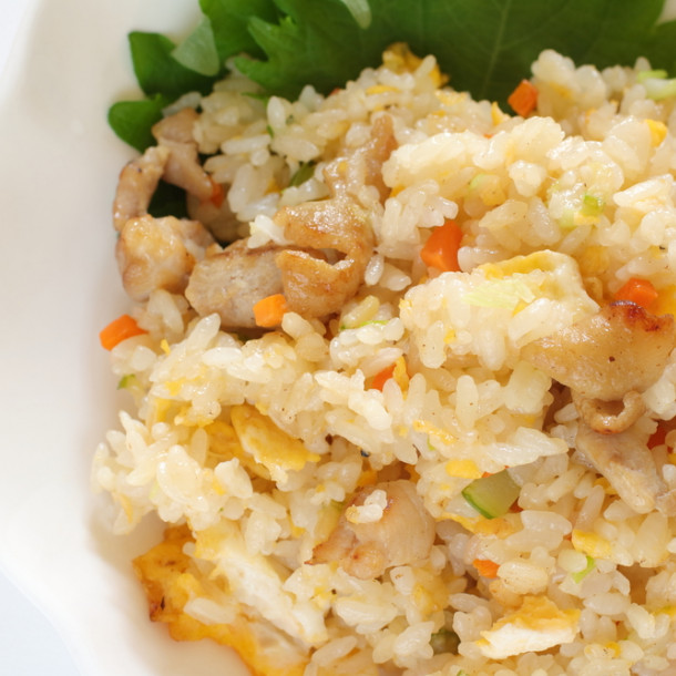 Riz cantonais au poulet et champignons noirs