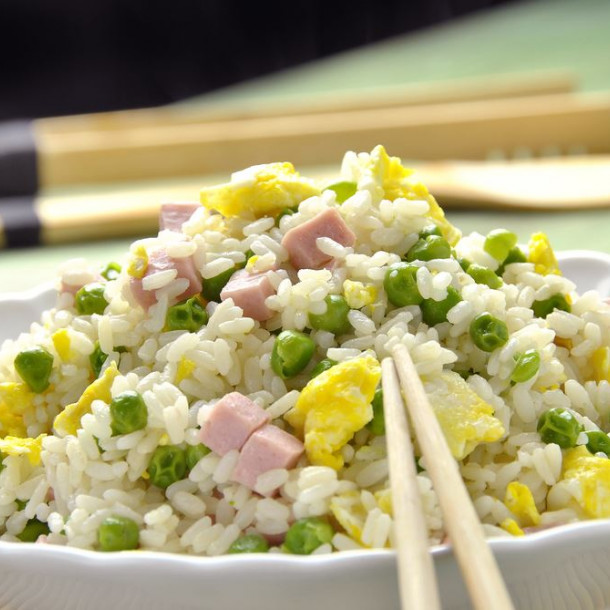 Riz cantonais aux petits pois et jambon