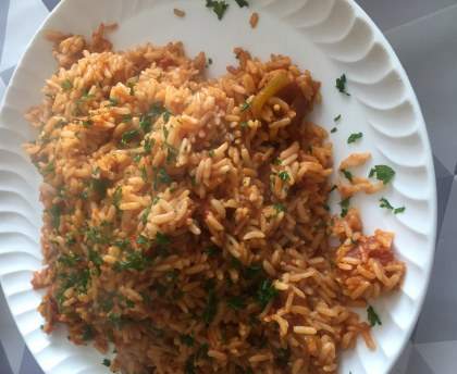 Riz complet aux tomates et épices
