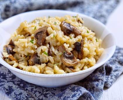 Riz fondant aux oignons et champignons
