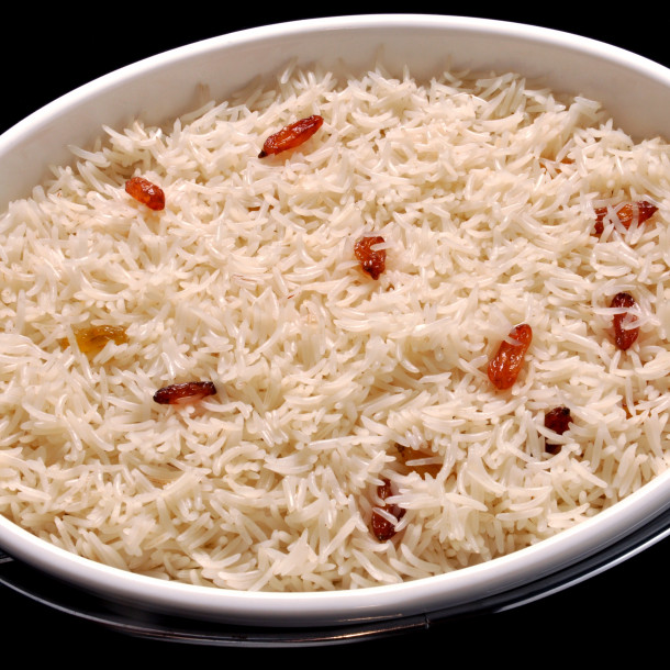Riz pilaf aux raisins secs fait maison