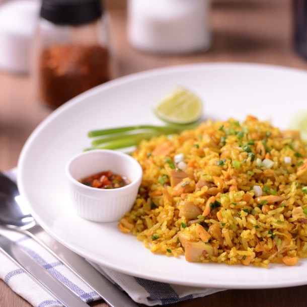 Riz sauté aux légumes, boeuf et épices