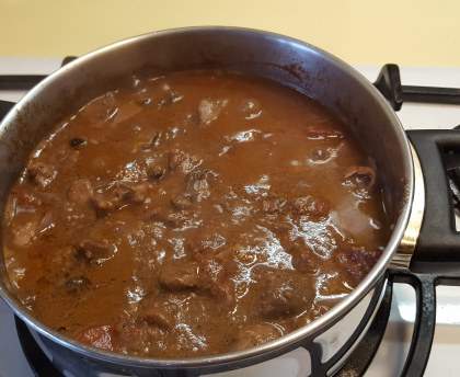 Rognons de veau au vin rouge, tomates 
